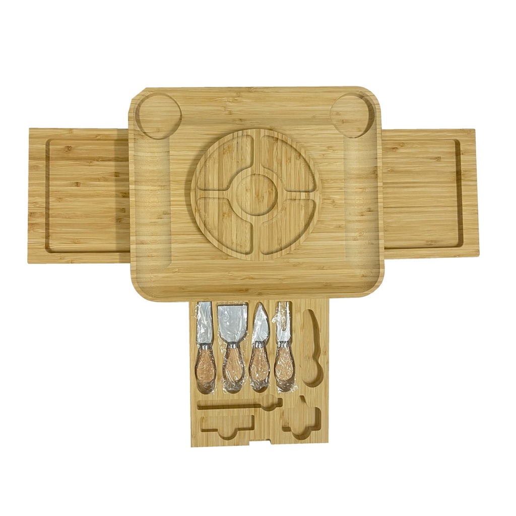 TABLA DE BAMBOO CON BANDEJAS EN COSTADOS Y SET DE 4 UTENSILIOS