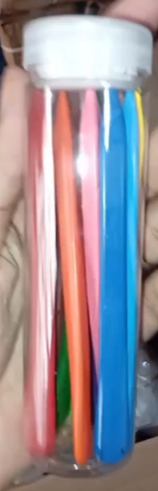 TUBO CON CRAYOLAS